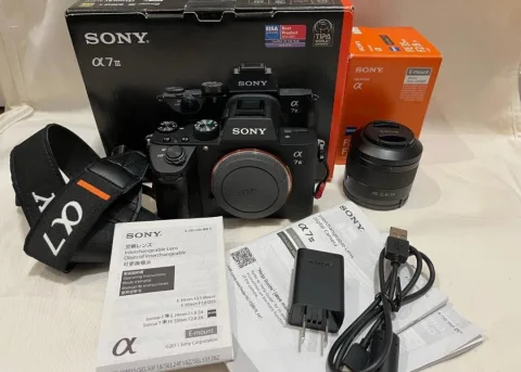 Kamera pa pasqyrë Sony a7 III