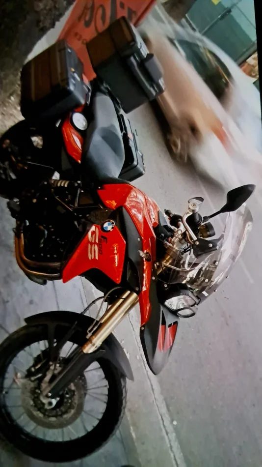 shitet Tourer BMW F 800 GS , e kuqe 10.000 km 9.000 €