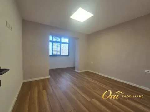 Tirane, jepet me qera zyre Kati 2, 80 m² 550 € (prane maternitetit te ri)