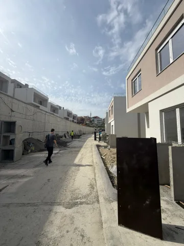 nga PRONARI VILE OLIVE PARK SAUK E MOBILUAR PABANUAR NDERRIM