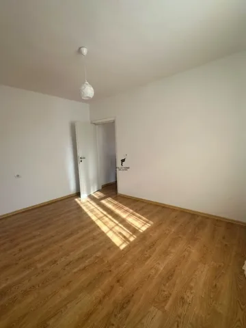 Tirane, jepet me qera zyre Kati 2, 50 m² 650 € (BULEVARDI ZOGU I 1)