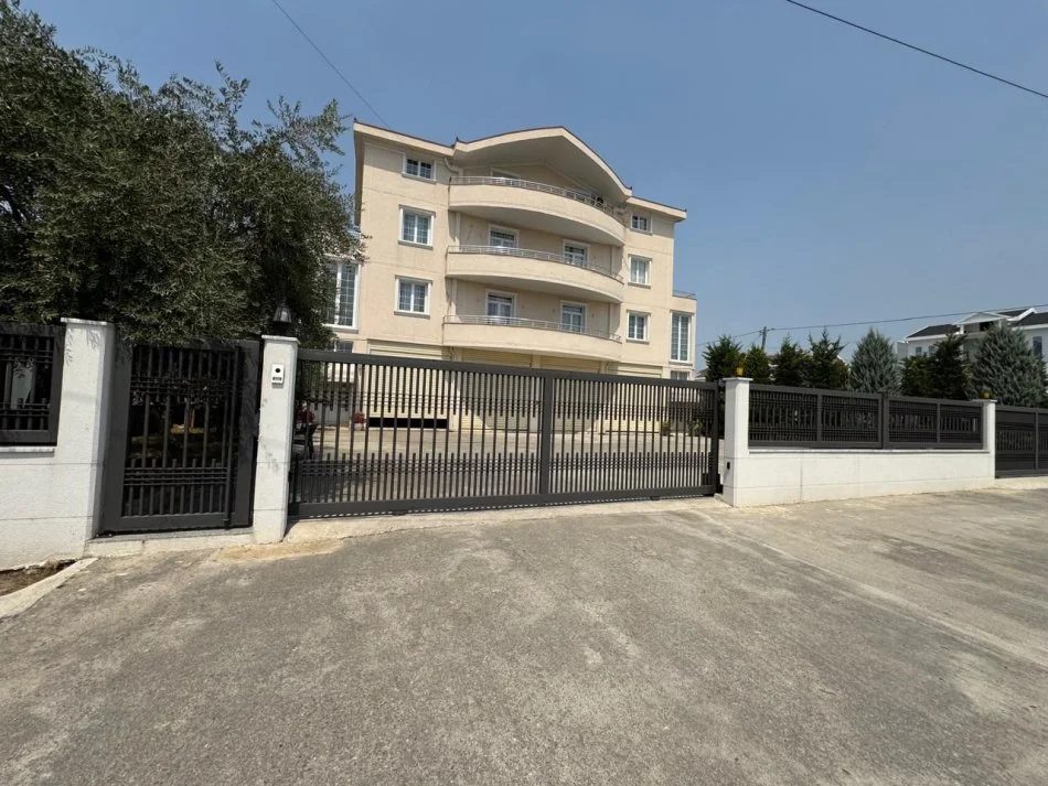 Tirane, jepet me qera magazine Kati 0, 222 m² 1.000 € (Paskuqan)