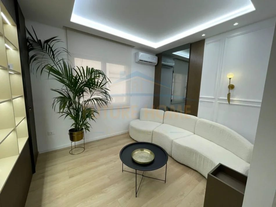 Tirane, jepet me qera zyre Kati 3, 130 m² 1.700 € (Bllok)