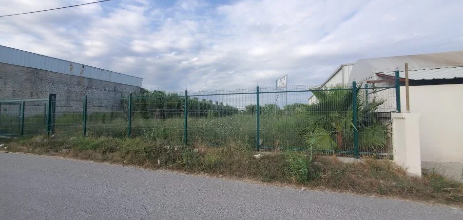 Durres, Jepet me qera toke 1.000 m² durres-shkozet)