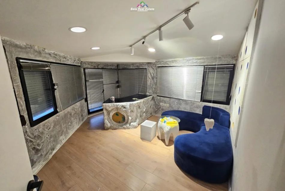Tirane, jepet me qera zyre Kati 7, 500 m² 520 € (Rruga Petro Nini Luarasi)