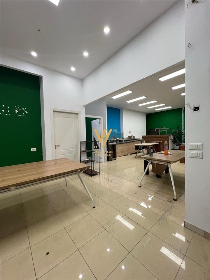 SHITET DYQAN 187 M2 TE STACIONI TRENIT 430.000 EURO