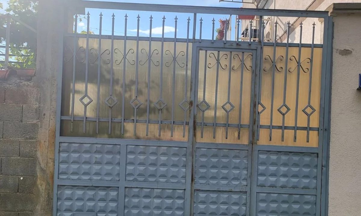 🚪 Shitet Dere Hyrese Metalike per Oborr