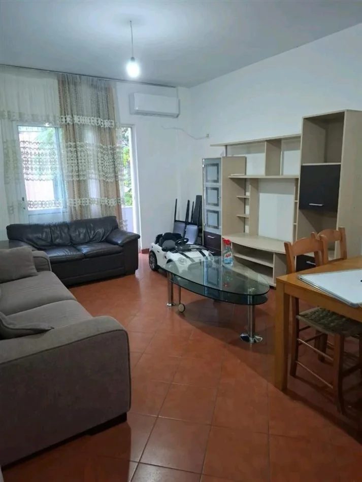 Tirane, jepet me qera apartament 2+1+Ballkon Kati 3, 70 m² 600 € (KOPSHTI BOTANIK)