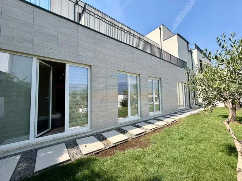 0697863654Qera, Apartament 3+1+Verandë+ 2PosteParkimi,+Depo,