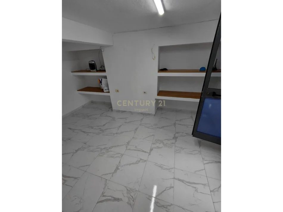 Tirane, jepet me qera ambjent biznesi , 16 m² 350 € (Rruga e Dibres)