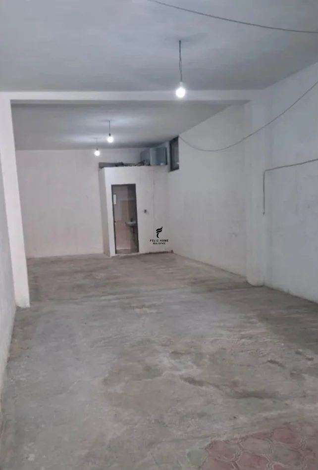 Tirane, jepet me qera magazine Kati 0, 160 m² 600 € (SELITE)