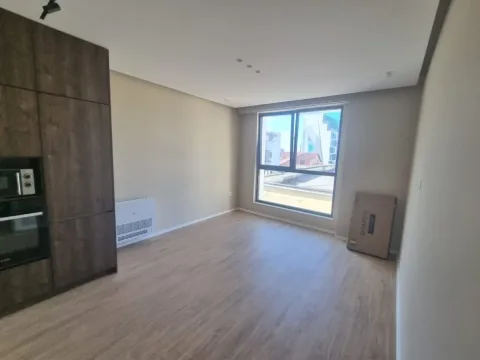 Tirane, jepet me qera apartament 1+1 Kati 3, 70 m² 660 € (Rruga Jordan Misja)