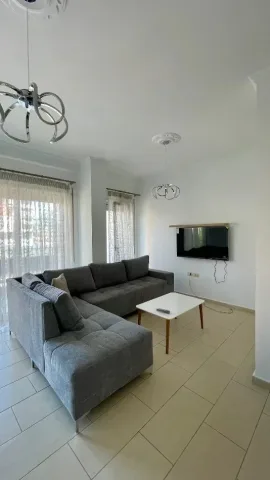 Tirane, jepet me qera apartament 1+1 Kati 4, 70 m² 800 € (Qender)