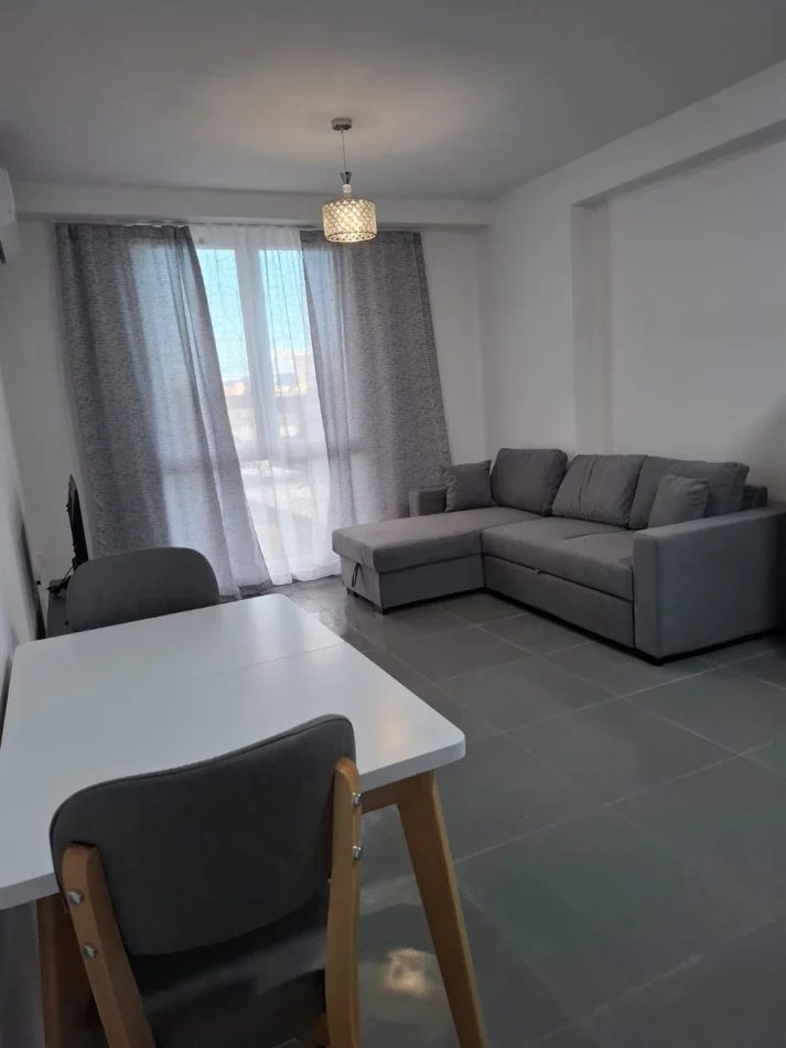 Tirane, jepet me qera apartament 3+1 Kati 2, 110 m² 650 € (Rruga 5 Maji)