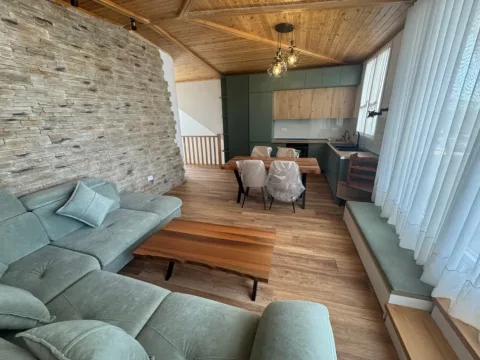 Tirane, jepet me qera ambjent biznesi Kati 7, 120 m² 600 € (Shkozë)