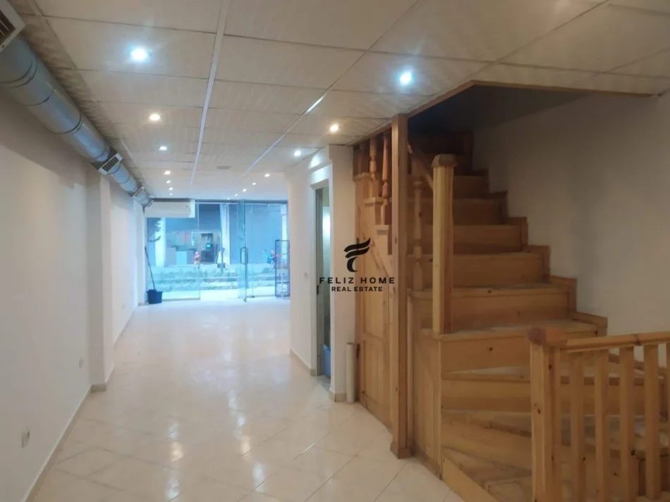 Tirane, shitet dyqan Kati 0, 100 m² 120.000 € (YZBERISHT)