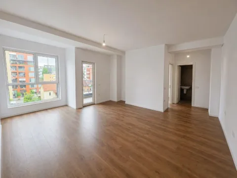 Tirane, jepet me qera zyre Kati 4, 70 m² 500 € (21 DHJETORI)