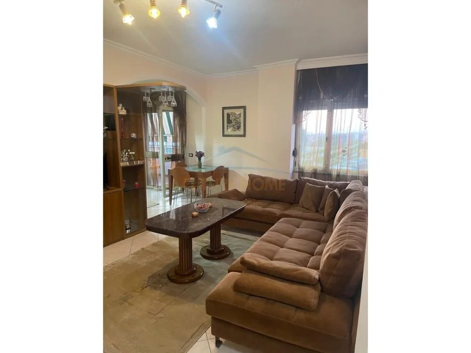 Tirane, jepet me qera apartament 2+1+Ballkon Kati 7, 96 m² 750 € (Stacioni i Trenit, Tiranë)