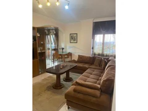 Tirane, jepet me qera apartament 2+1+Ballkon Kati 7, 96 m² 750 € (Stacioni i Trenit, Tiranë)