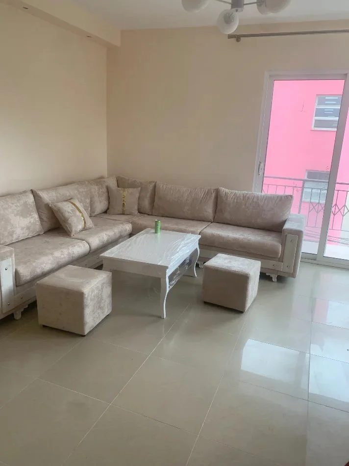 Tirane, jepet me qera apartament 1+1 Kati 3, 85 m² 500 € (Rruga e Dibres – Shkolla e Bashkuar)
