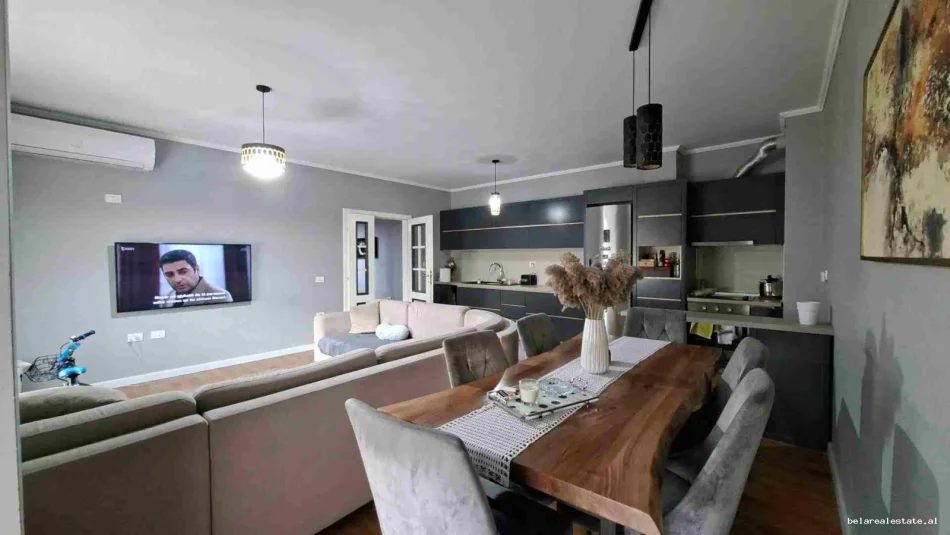 Tirane, jepet me qera apartament 2+1+Ballkon Kati 3, 120 m² 750 € (Don Bosko)