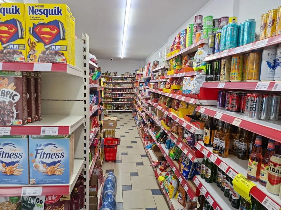 Tirane, jepet me qera ambjent biznesi Kati 1, 134 m² 1.500 € (Rruga Islam Alla)