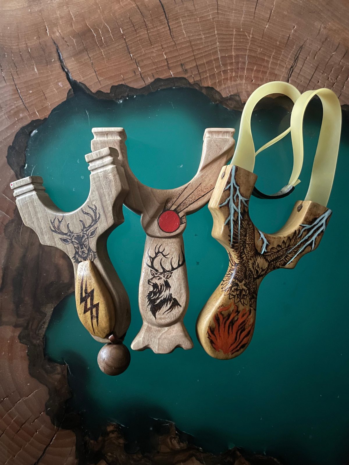 Punime artizanale me dorë – llastiqe druri unike 🦌🔥