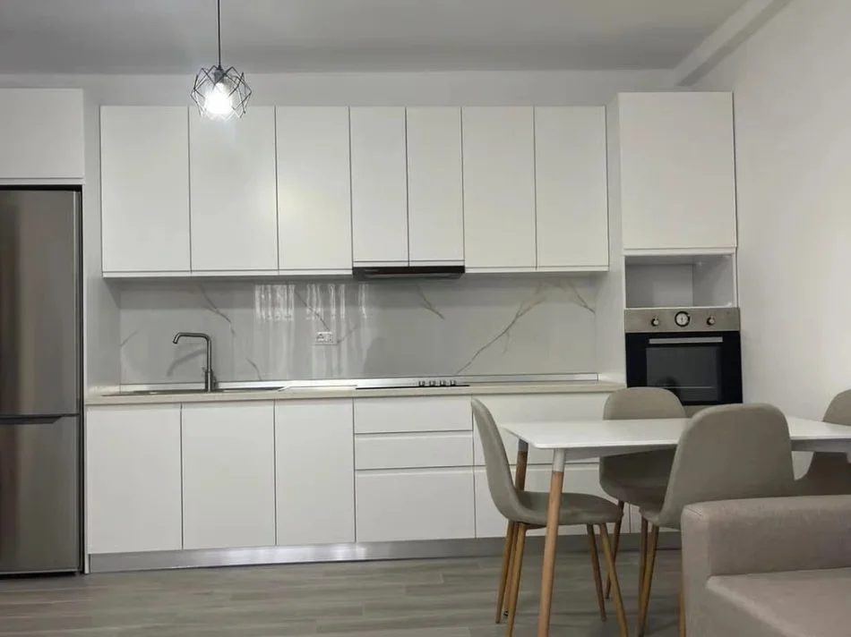 Tirane, jepet me qera apartament 3+1 Kati 2, 120 m² 500 € (Rruga 5 Maji)