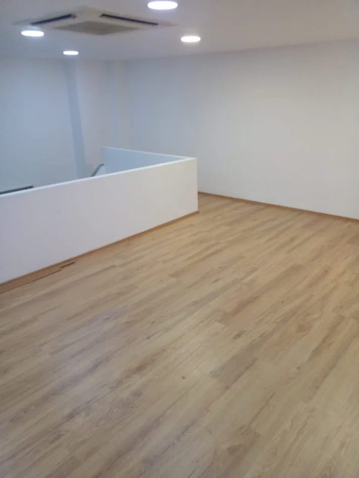 Tirane, jepet me qera ambjent biznesi Kati 0, 60 m² 600 € (9 Katëshet-Galeria)