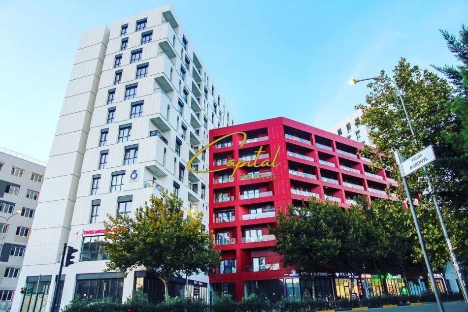 Tirane, jepet me qera dyqan Kati 0, 197 m² 5.000 € (FARMACIA 10)
