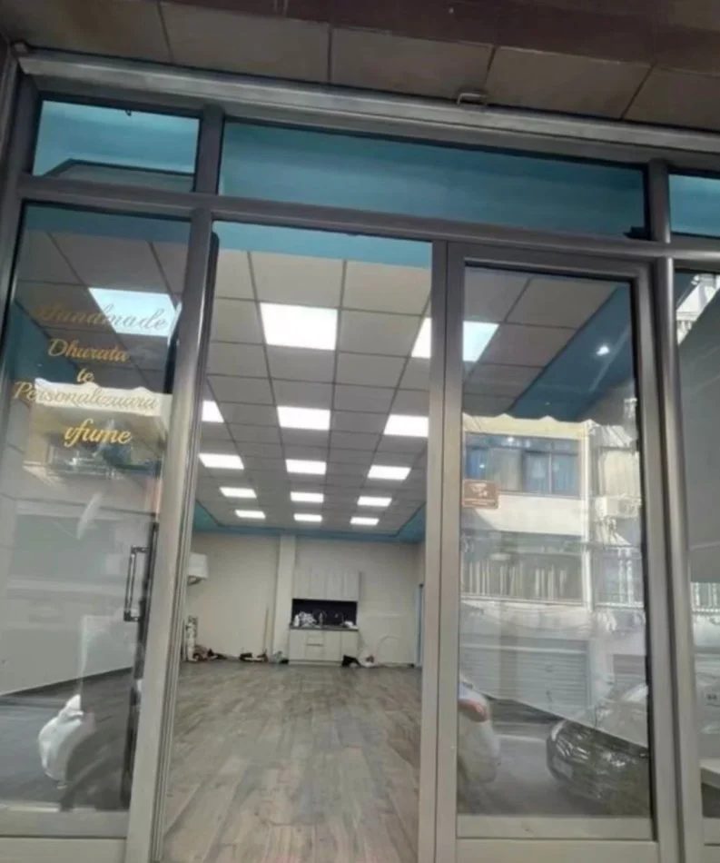 Tirane, shitet dyqan Kati 0, 80 m² 450.000 € (SHESHI WILLSON)