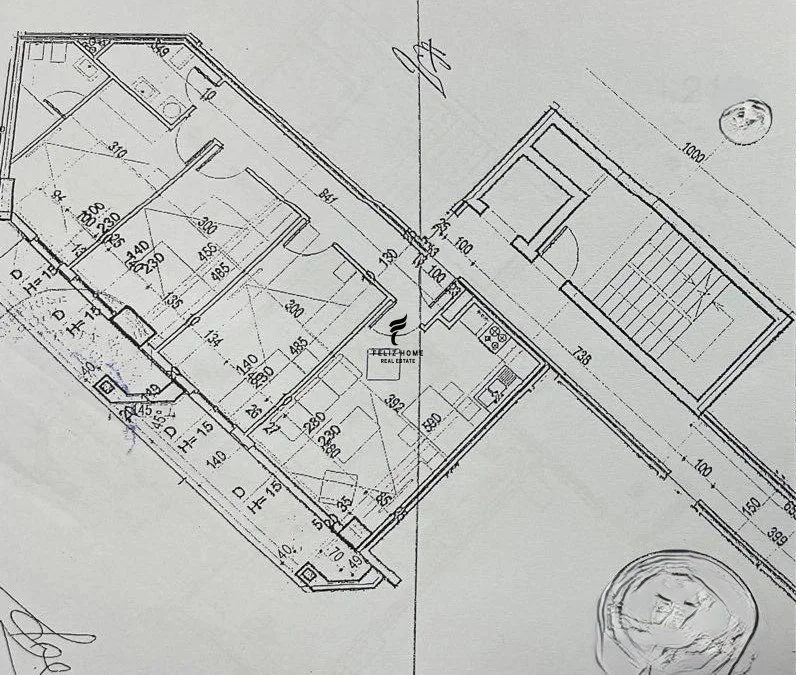 Tirane, jepet me qera zyre Kati 3, 132 m² 650 € (RRUGA E DIBRES)