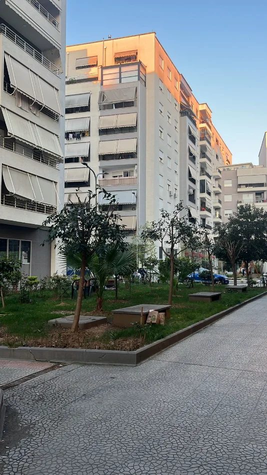 Tirane, shitet dyqan Kati 0, 120 m² 490.000 € (KOMUNA E PARISIT)