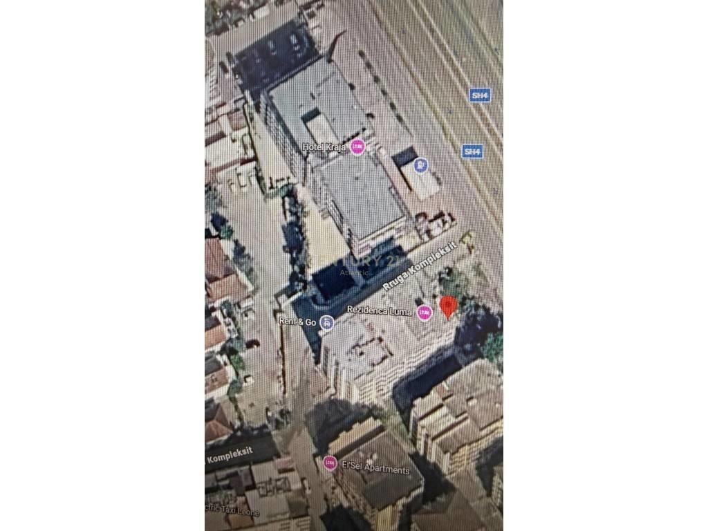Ambient Komercial + Post Parkimi Për Shitje në Golem!