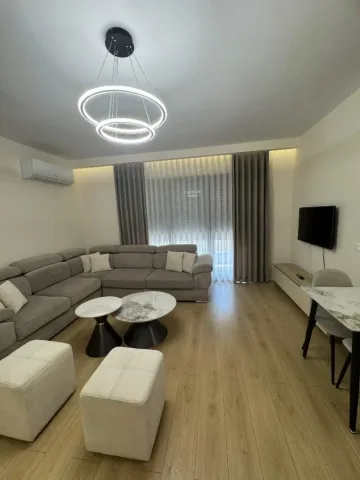 Tirane, jepet me qera apartament 1+1 Kati 4, 68 m² 600 € (Bulevardi i Ri)