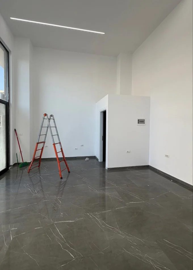 Tirane, jepet me qera ambjent biznesi Kati 0, 40 m² 500 € (Rruga 5 Maji)
