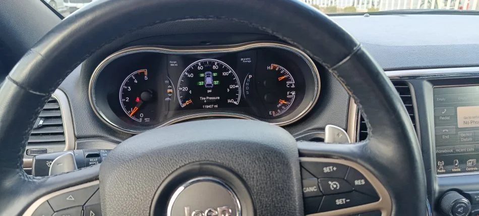 Tirane, shes SUV Grand Cherokee Limited edition 3.0L Nafte, gri e erret automatik Klima 120milje nderrohet me 7vendeshe