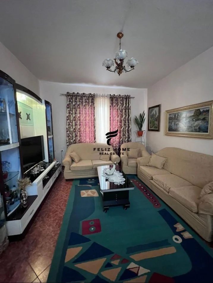 Tirane, jepet me qera apartament 2+1 Kati 1, 120 m² 500 € (LAPRAKE)