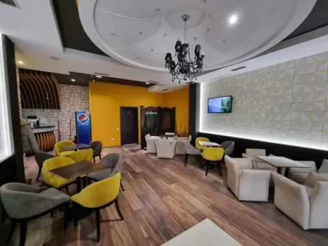 Elbasan, shitet lokal Kati 0, 120 m² 132.000 € (Elbasan)