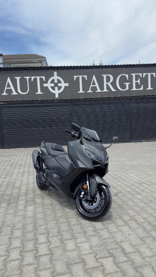 Tirane, YAMAHA 560 TMAX, Viti 2026, 1.500 km 17.000 €