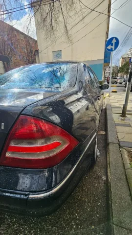 Tirane, shitet makine | veture Nafte, tiptronik Kondicioner 245.000 km 4.200 €