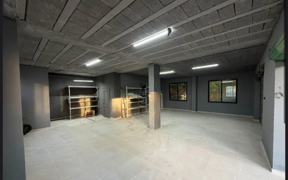 Tirane, jepet me qera magazine Kati 0, 95 m² 750 € (LAPRAKE)