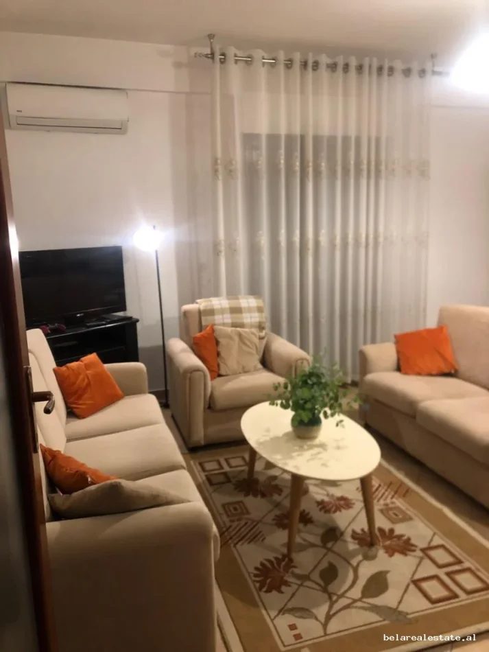 Tirane, jepet me qera apartament 1+1+Ballkon Kati 2, 70 m² 540 € (komuna e parisit)