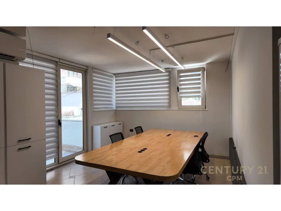Tirane, shitet ambjent biznesi Kati 2, 156 m² 540.000 € (Blloku)
