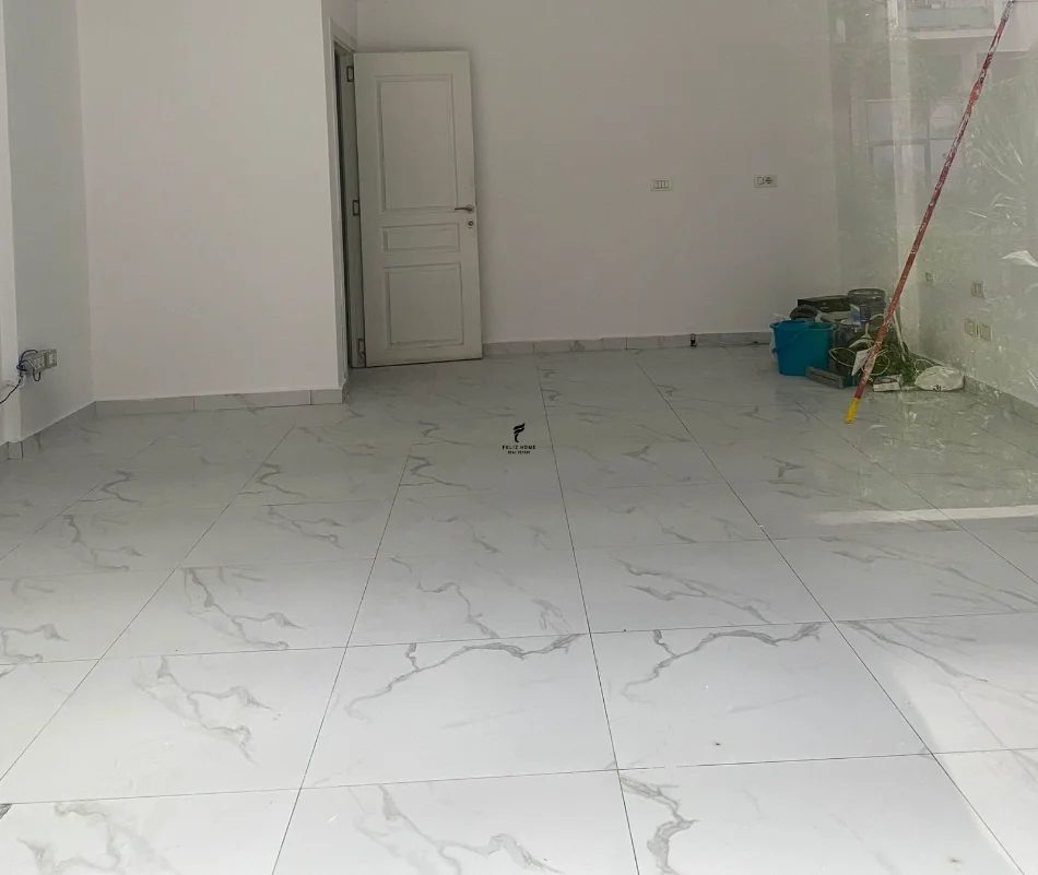 Tirane, shitet dyqan Kati 0, 36 m² 90.000 € (YZBERISHT)