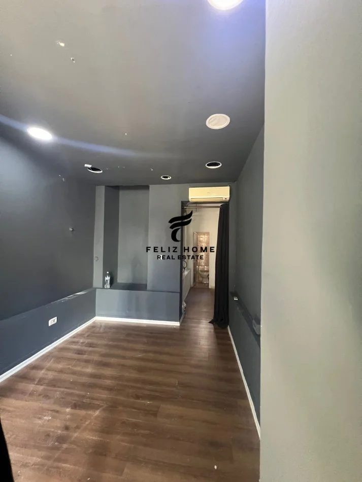 Tirane, jepet me qera dyqan Kati 0, 35 m² 1.000 € (RRUGA MUHAMET GJOLLESHA)