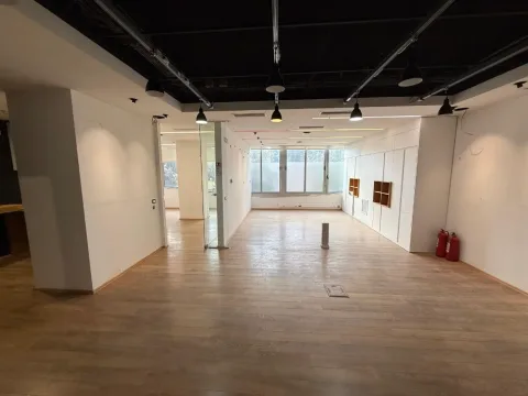 Tirane, jepet me qera zyre Kati 2, 86 m² 1.100 € (RRUGA E ELBASANIT)