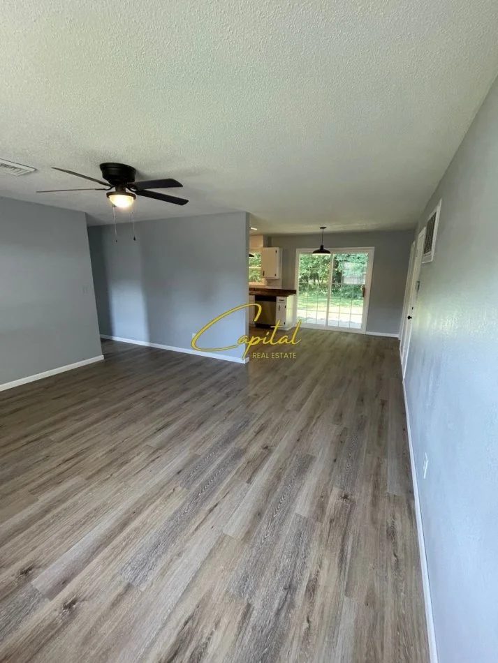 Tirane, jepet me qera zyre Kati 0, 50 m² 400 € (ALI DEMI)