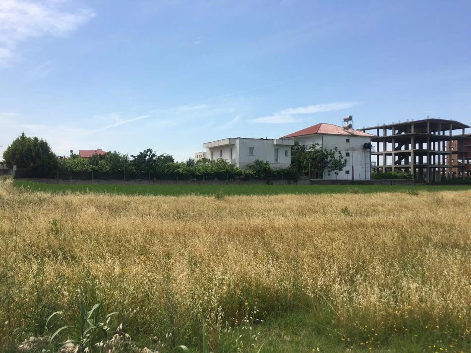 Tirane, shitet toke , 1.000 m² 69.000 € (ne Vore.)
