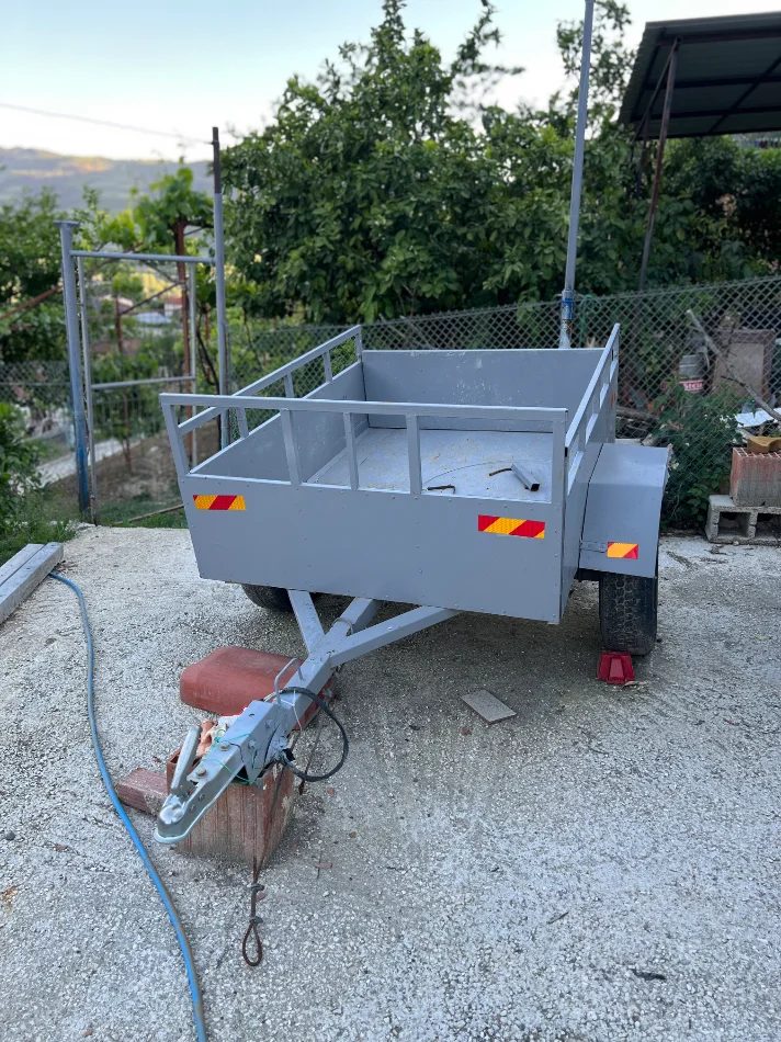 Berat, shes rimorkio makine per transport ngarkesash , 399 €